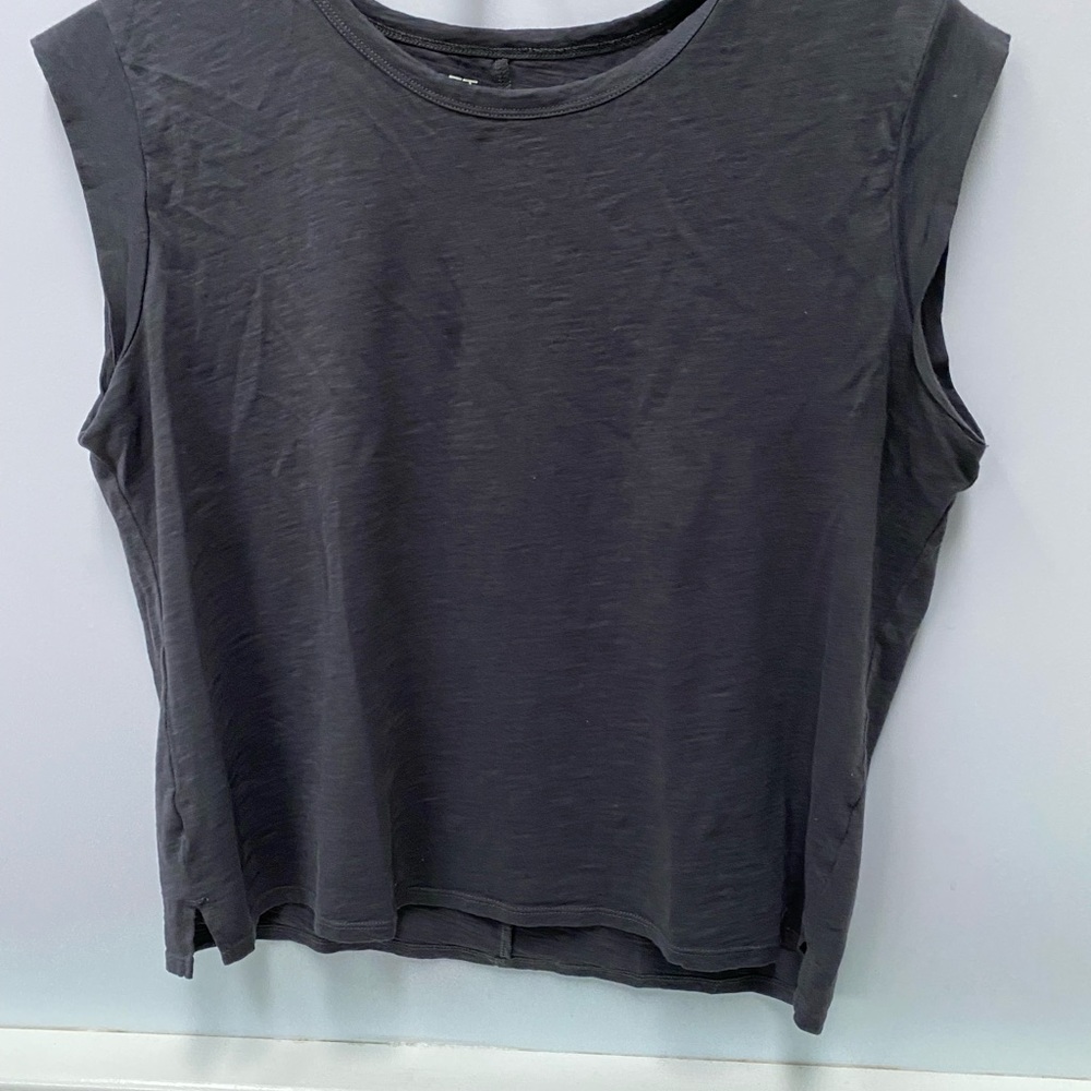 Essential Summer Tee. EUC